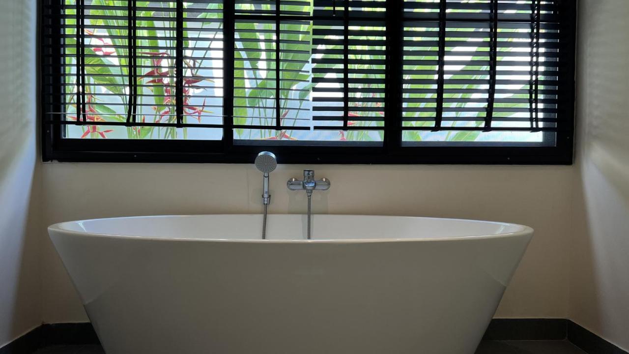 Plunge Tropic Villas 2 Naiharn Rawai Exterior foto