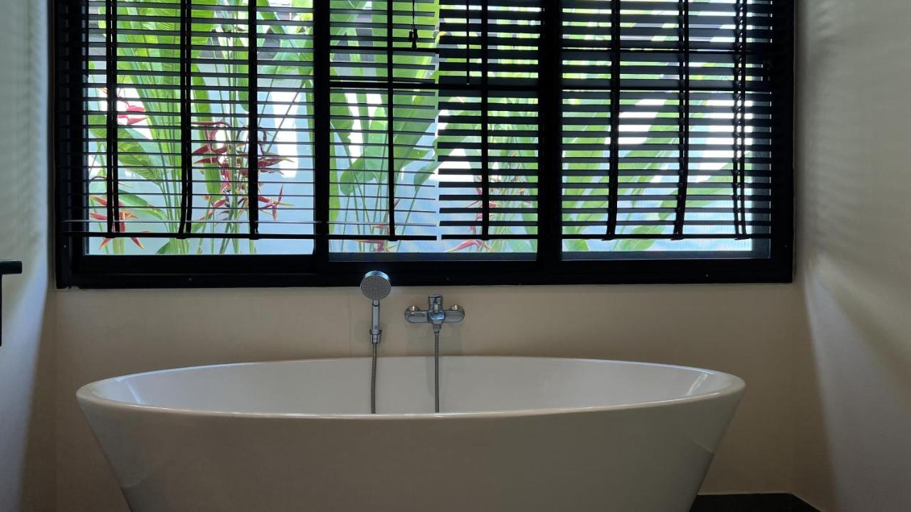 Plunge Tropic Villas 2 Naiharn Rawai Exterior foto